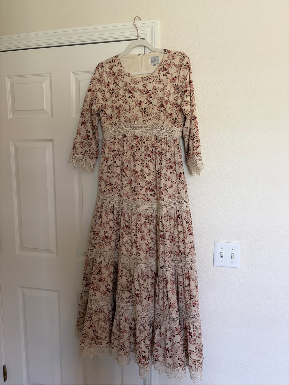 Dainty Jewells Floral Lace-Trim Maxi Dress in Cream and Rose